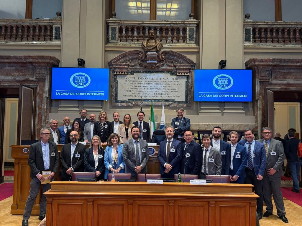 Metalmeccaniche cooperative: al CNEL presentato il CCNL 2025-2028 e il volume con quasi vent’anni di rinnovi contrattuali