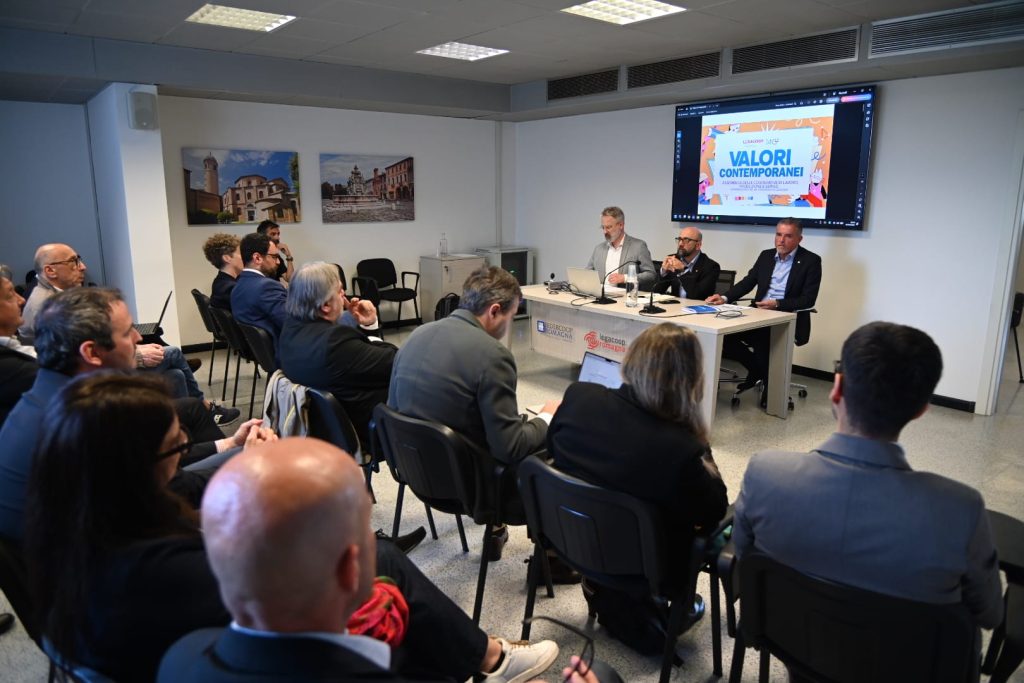 Shock materie prime per la produzione e servizi: dalla fine del Pnrr alla carenza di manodopera i temi affrontati dall’Assemblea di settore in Romagna