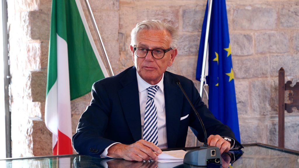 service tv.00_32_24_10.Immagine383
